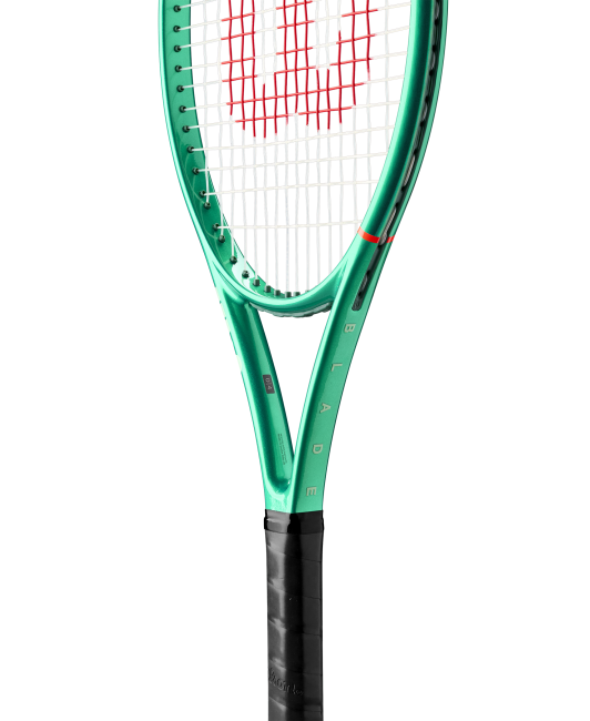 Wilson Blade Jr.26 V10 - besaitet